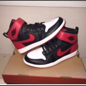 Jordan 1 deadstock zipper fire feature size 10 1/2
